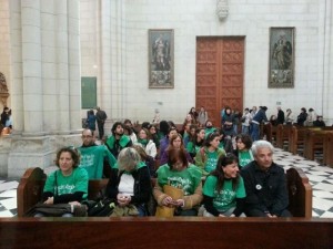 AIDMUR APOYA EL ENCIERRO DE NUESTROS COMPAÑEROS INTERINOS EN LA CATEDRAL DE MADRID.