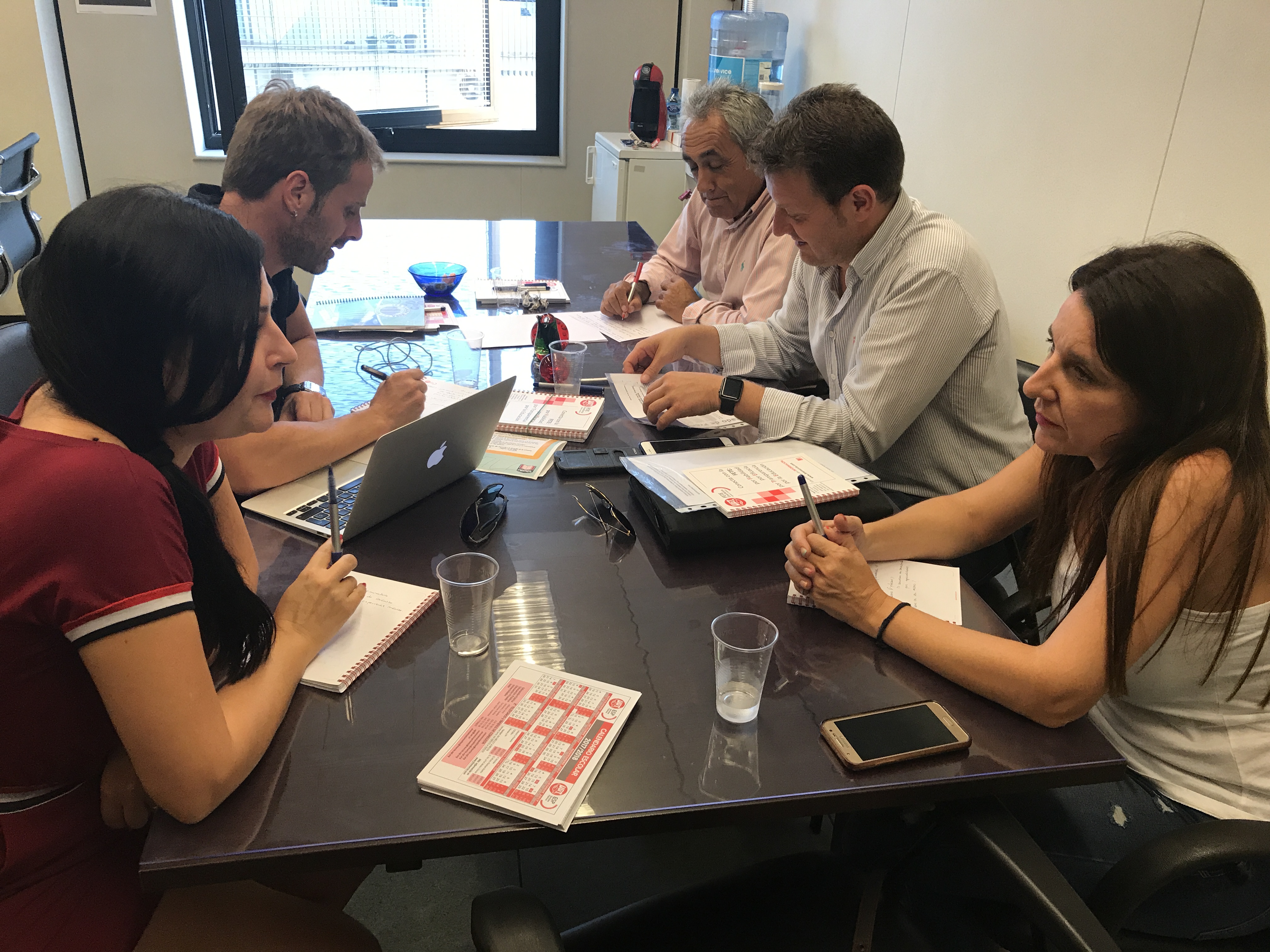 UGT y AIDMUR buscan consolidar a los trabajadores interinos frente a la oferta de empleo público.