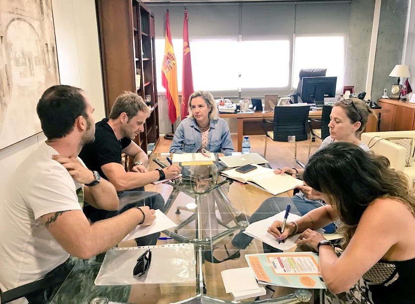 LA CONSEJERA DE EDUCACIÓN CONFIRMA SU INTENCIÓN DE CONVOCAR OPOSICIONES A SECUNDARIA PARA 2018 Y ESTUDIAR LA PROPUESTA DE AIDMUR PARA EL ACCESO A LA FUNCIÓN PÚBLICA DOCENTE Y REVISIÓN DEL ACUERDO DE INTERINOS