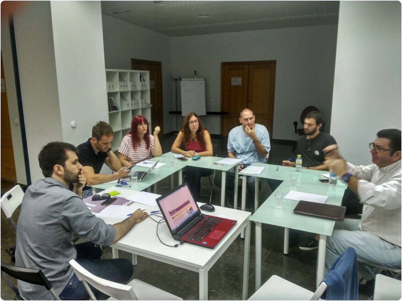 La PNL sobre consolidación trabajadores interinos reúne a colectivos de docentes interinos de todo el estado en Murcia