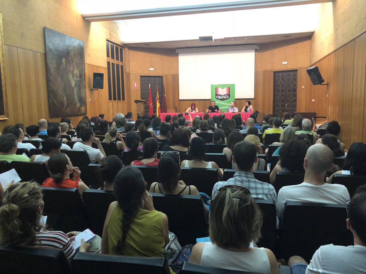 LAS ORGANIZACIONES SINDICALES DE MURCIA VENDEN A LOS INTERINOS EN LAS NEGOCIACIONES SOBRE EL PAGO DEL VERANO